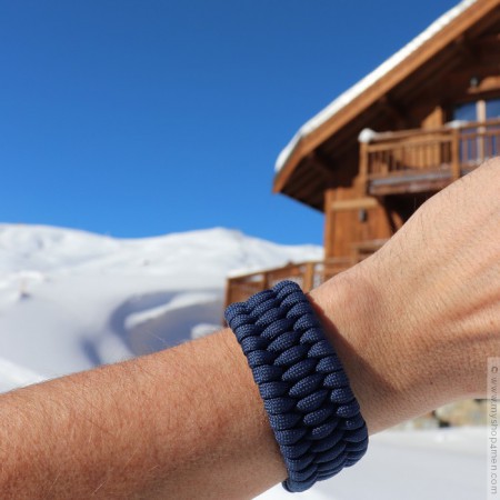 navy blue paracord bracelet